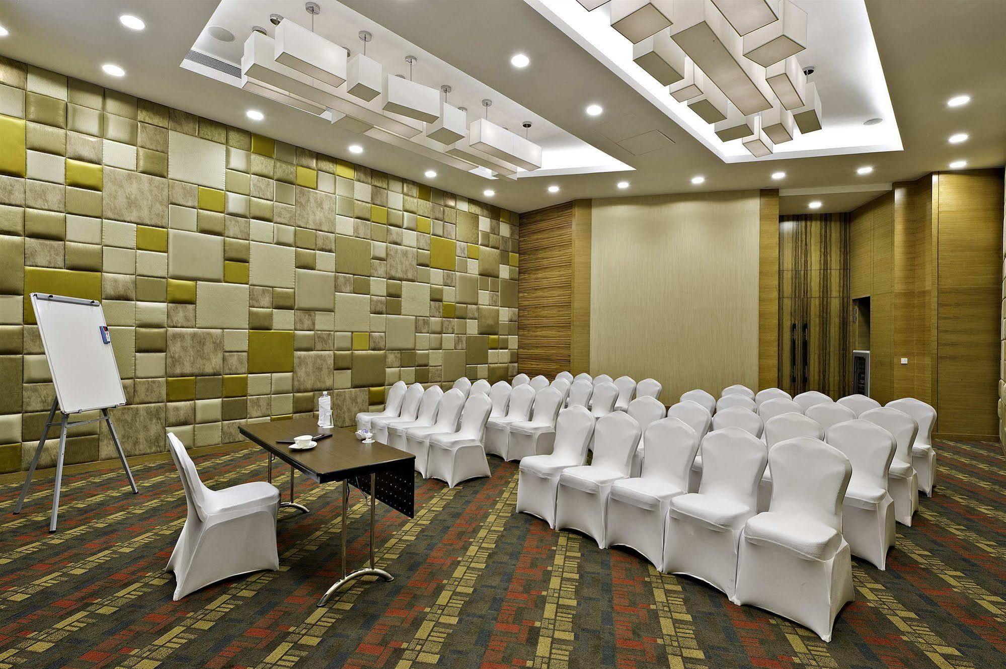 Meluha - The Fern Hotel Mumbai Exterior photo